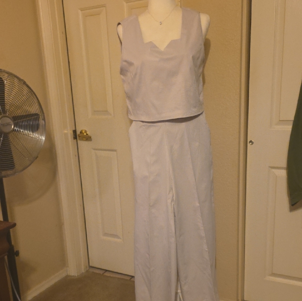 Stylish Light Gray Sleeveless Cropped Pantsuit